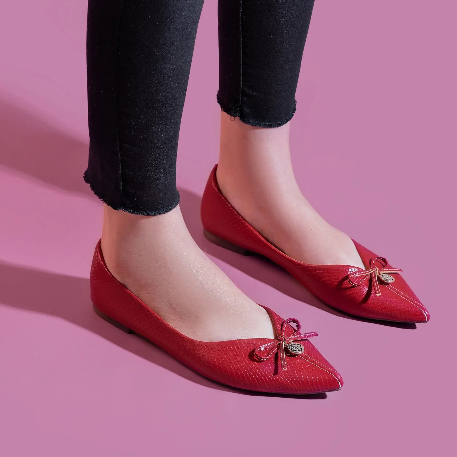 Sapatilha Princesa Sofia, cor vermelha, calça do 34 ao 40. R$79,90
