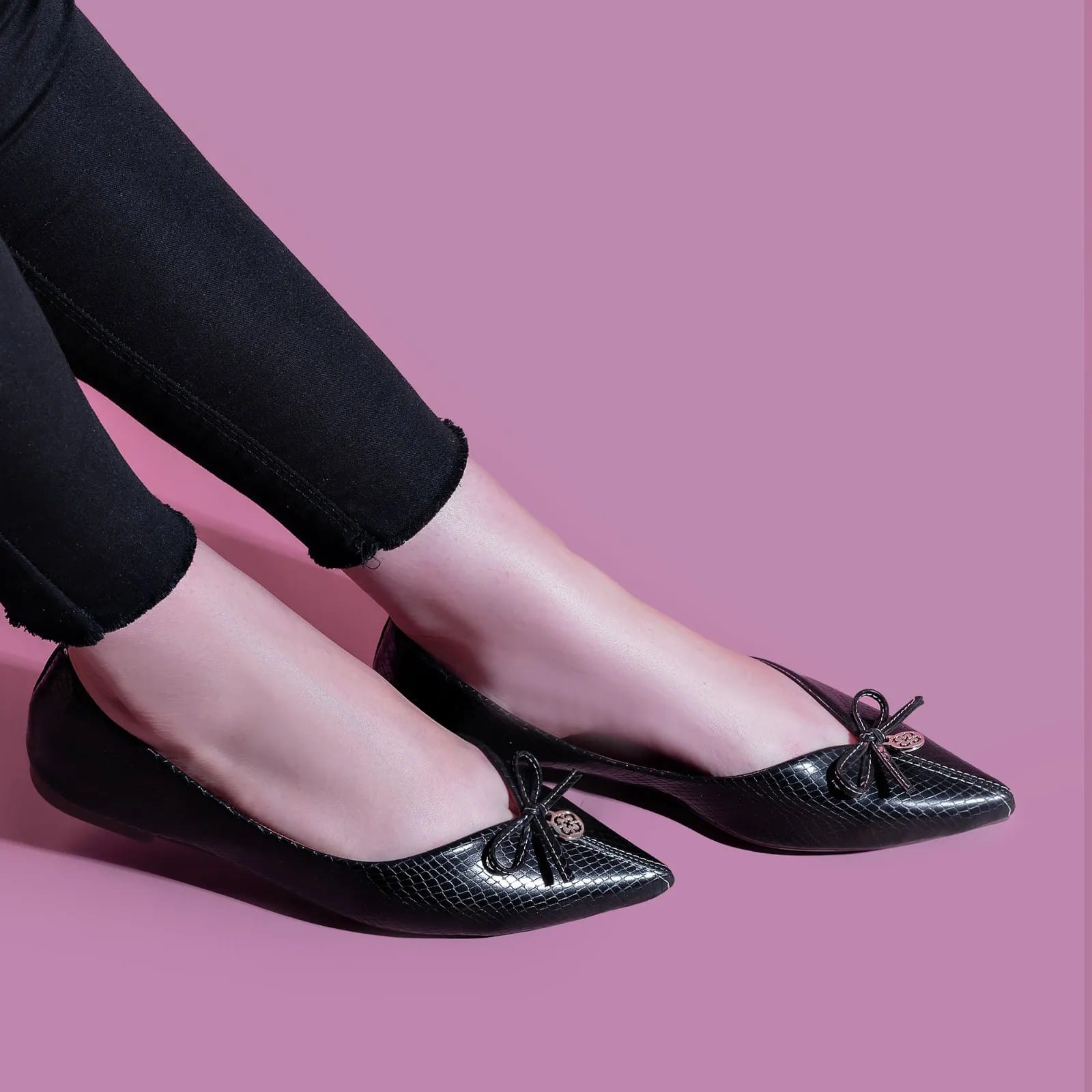 Sapatilha Princesa Sofia, na cor preta, calça do 34 ao 40. R$79,90